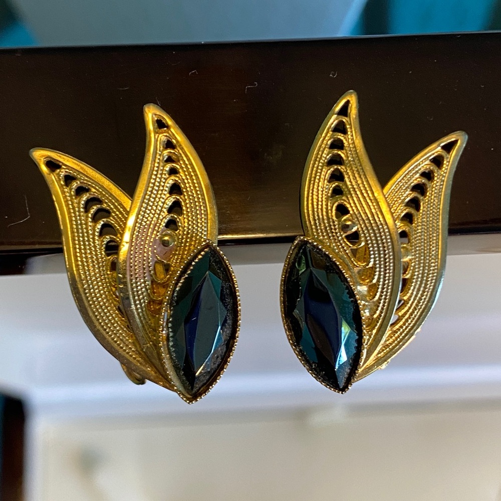 Vintage Gold Filigree Black Stone Earrings